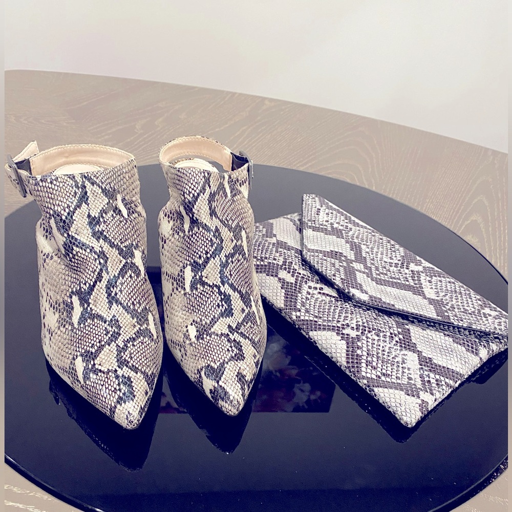 Women’s faux snakeskin sling back pumps with matching purse.